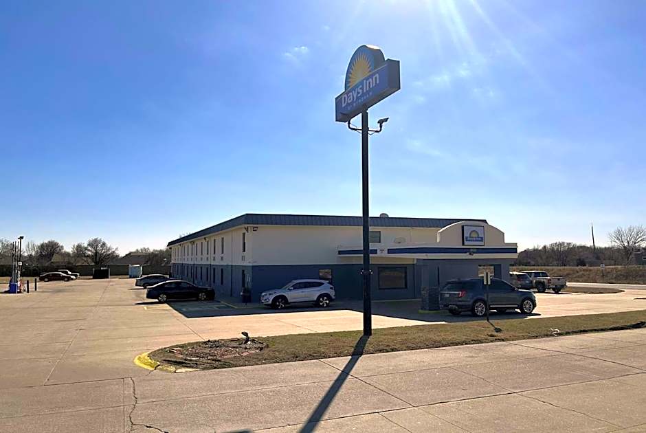 Days Inn by Wyndham Park City Kansas