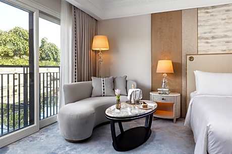 Premier Deluxe King Room