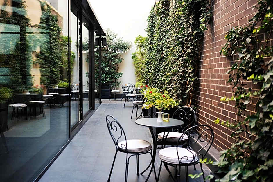 Envoy Hotel