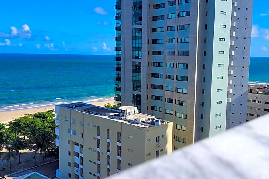 Apto a 3 minutos da praia e Piscina na cobertura