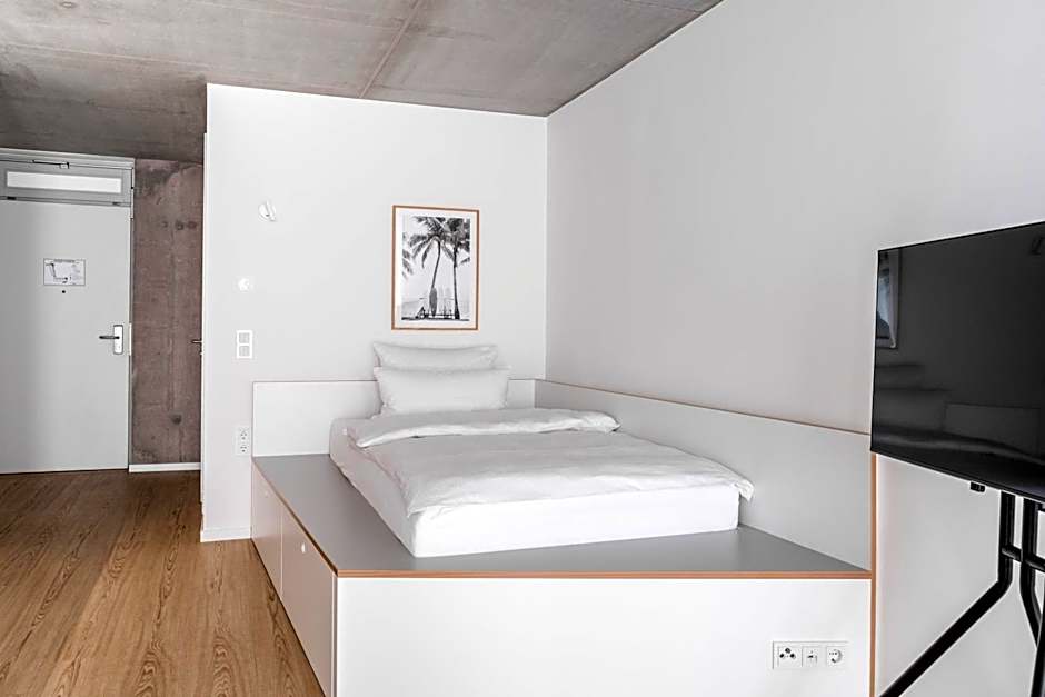 CLOUD N°7 STUDIOS
