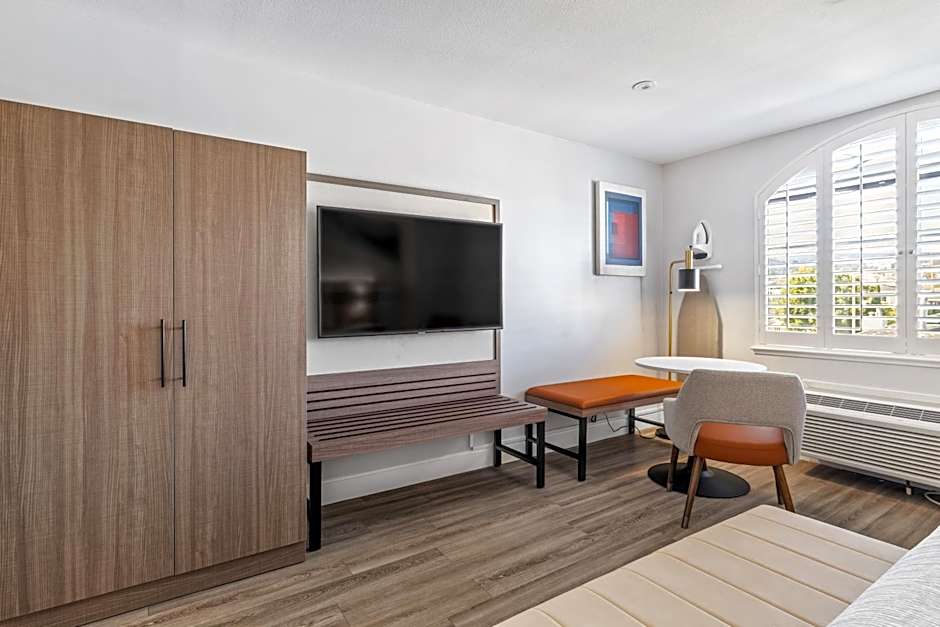 Hotel Skye San Francisco Airport SFO FREE SHUTTLE!