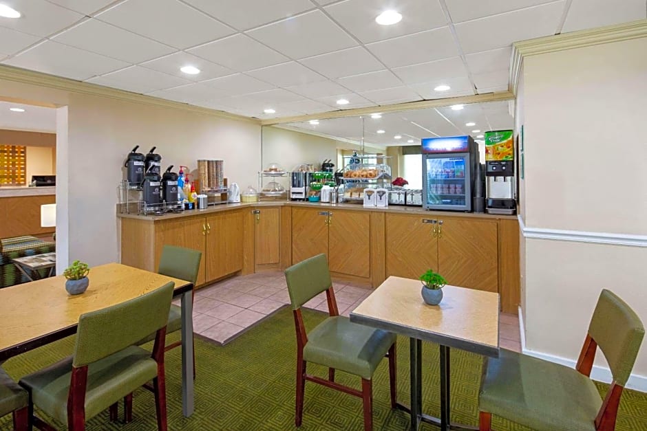 La Quinta Inn & Suites by Wyndham Sunrise Sawgrass Mills