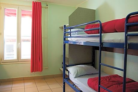 Bed in 2 mixed dorm with shared bathroom
