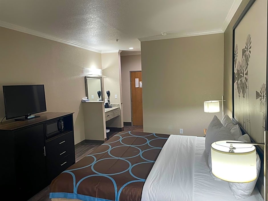 Super 8 by Wyndham San Antonio/Alamodome Area