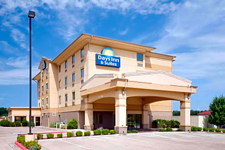 Days Inn & Suites by Wyndham Russellville