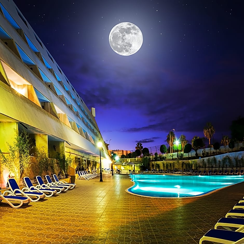 Las Piramides Resort