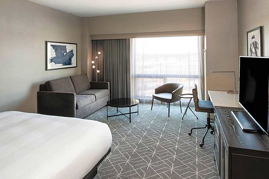 Renaissance by Marriott Boston Patriot Place Hotel