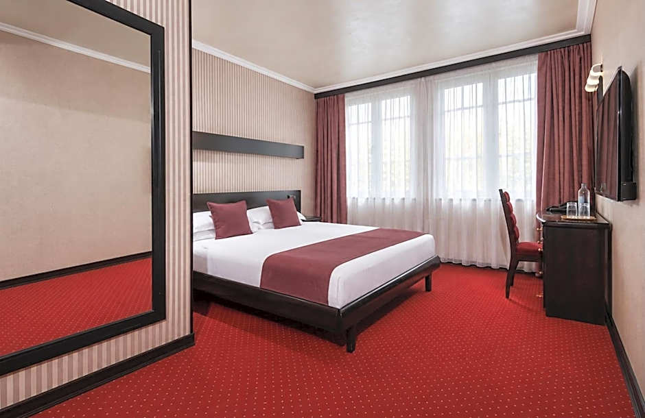 Prezident Hotel Novi Sad - Outdoor Pool & Spa