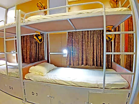 Bed in 8-Bed Mixed Dormitory Room