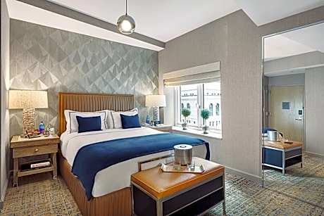 Deluxe Queen Room with Terrace