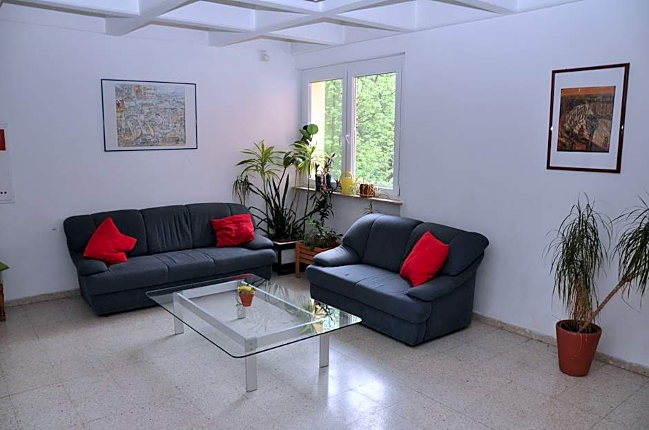 Eduard-Heinrich-Haus, Hostel