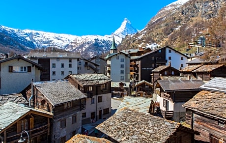 Double Room with Balcony and Matterhorn View