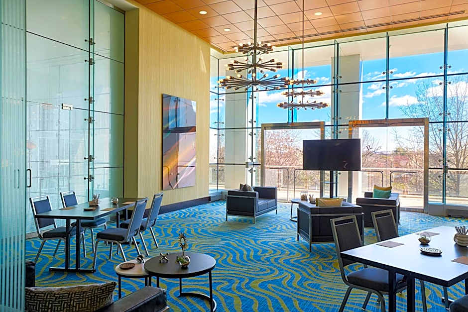 Renaissance by Marriott Arlington Capital View Hotel