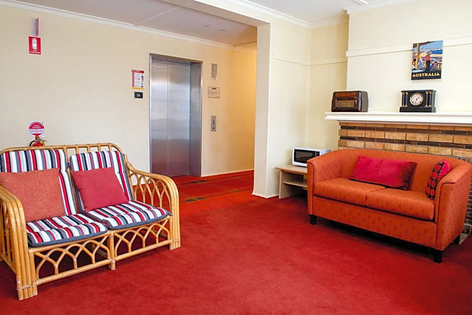 Linaker Art Deco Motel