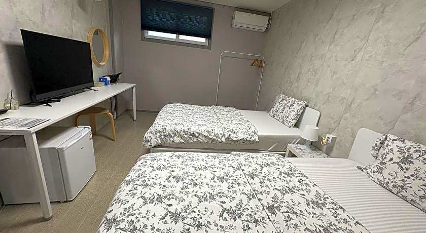 Gyeongju BongwhangMansion