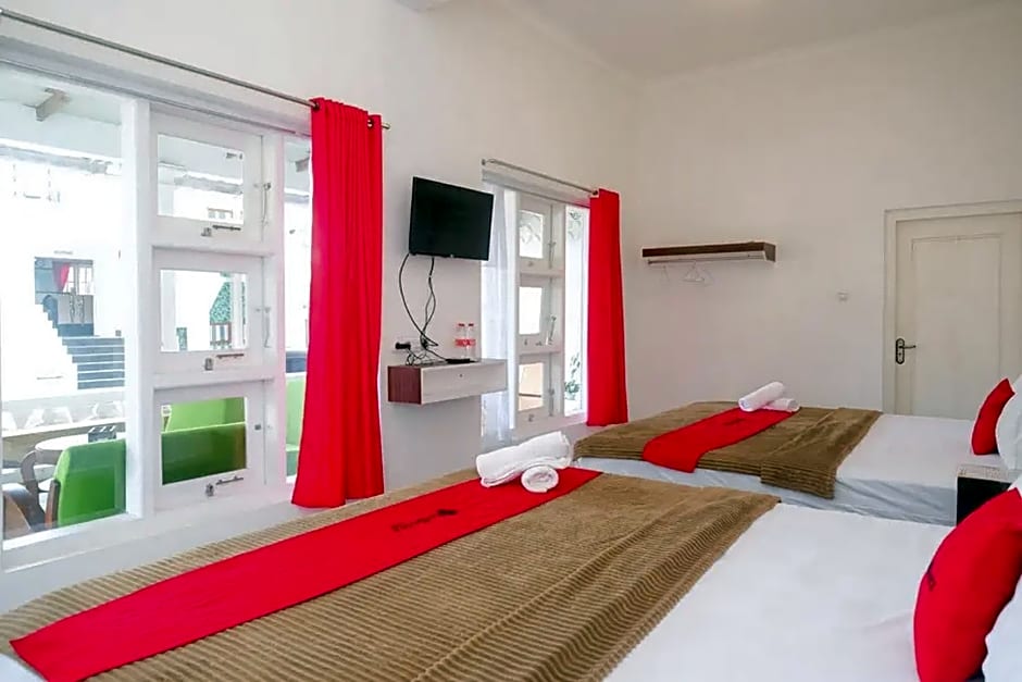 RedDoorz near Grojogan Sewu Tawangmangu