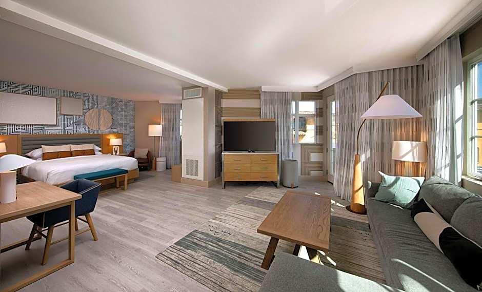 Inn at the Pier Pismo Beach, Curio Collection by Hilton