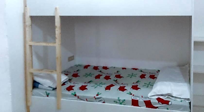 RedDoorz @ Rachael Pension House