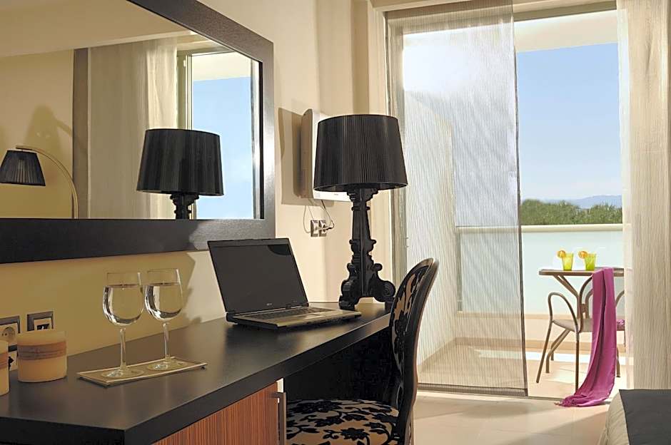 Angela Suites Boutique Hotel