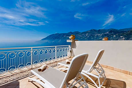 Junior Suite with Balcony
