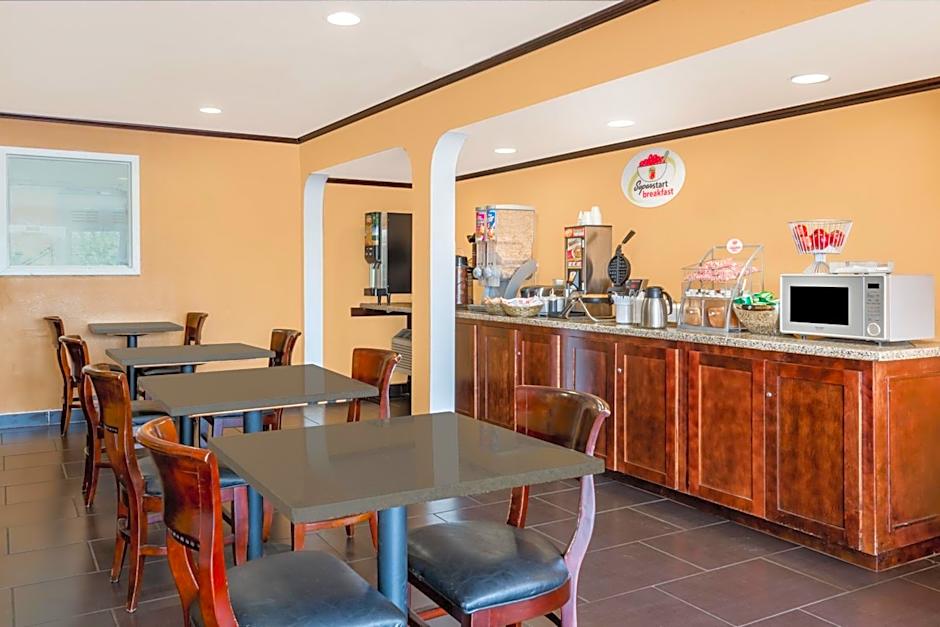 Super 8 by Wyndham Midwest City OK