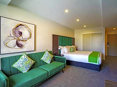 Deluxe Studio with One King Bed