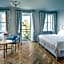 Hotel At the Golden Scissors