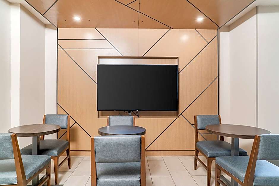 Holiday Inn Express & Suites San Diego Otay Mesa By IHG