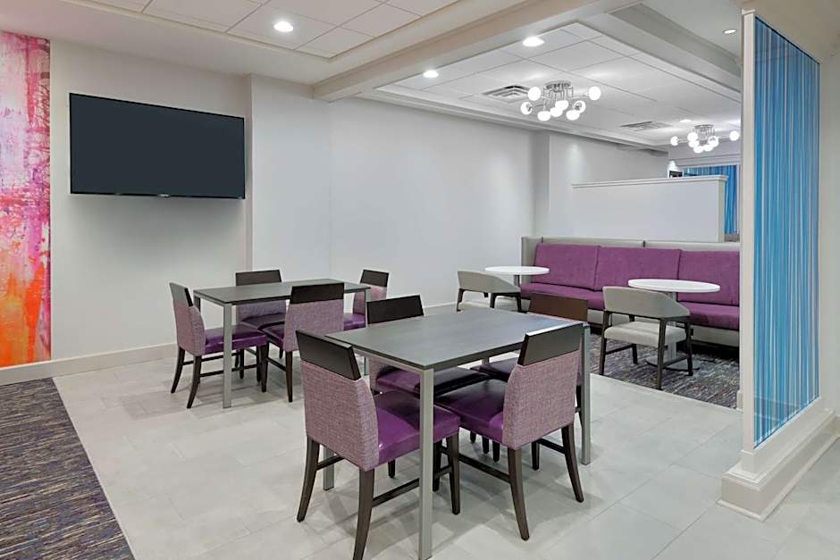 Hampton Inn By Hilton And Suites Buffalo Downtown