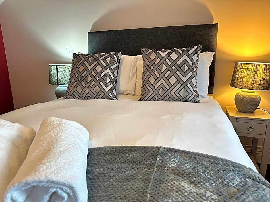 The Prince Albert Pub & Hotel with onsite FREE PARKING 2 minutes from Legoland