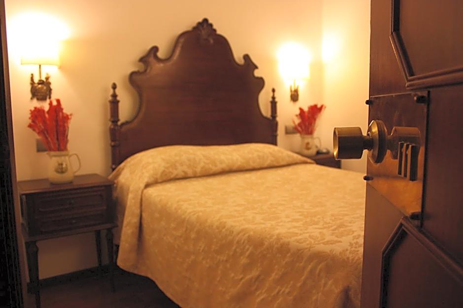 Photo 1 of 4 of Economy 1 Double Bed or 2 Beds