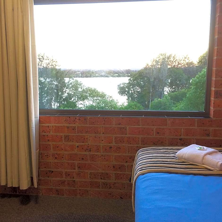 Riverview Motor Inn