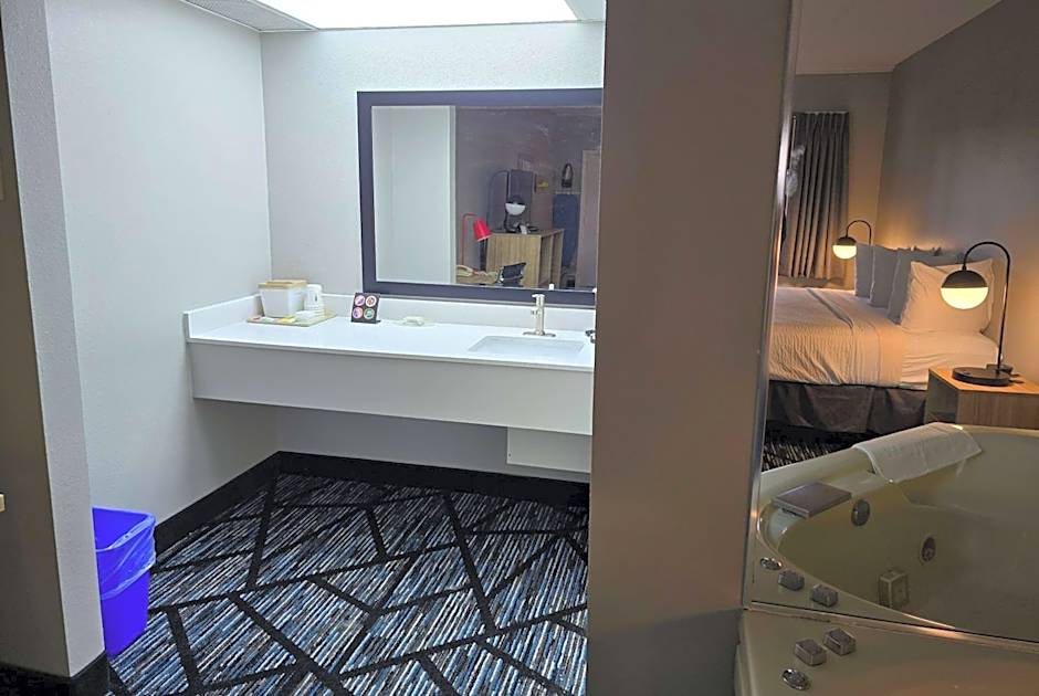 Super 8 by Wyndham Traverse City