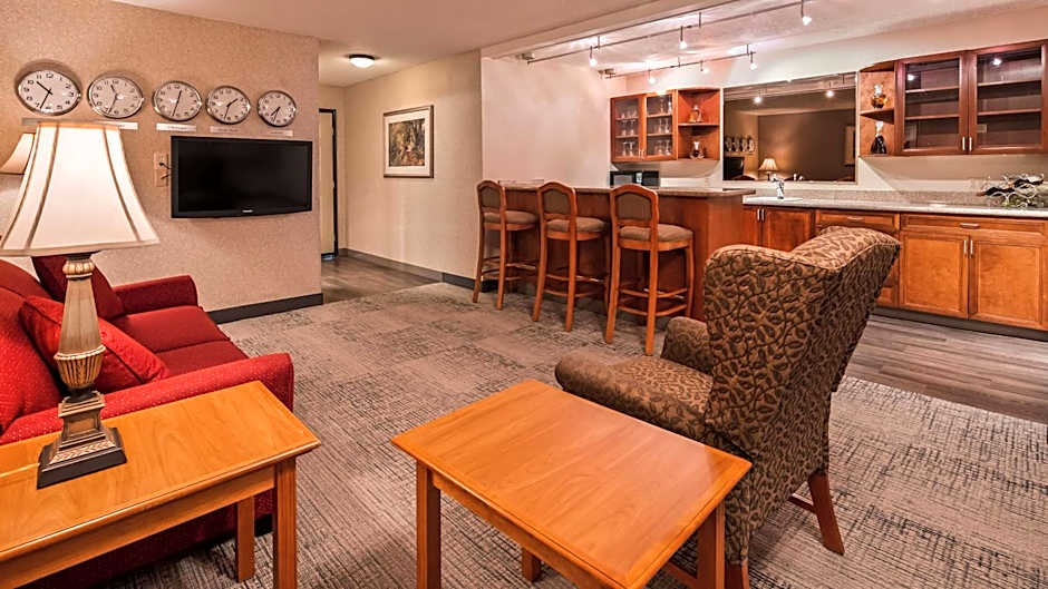 Best Western Plus Rivershore Hotel