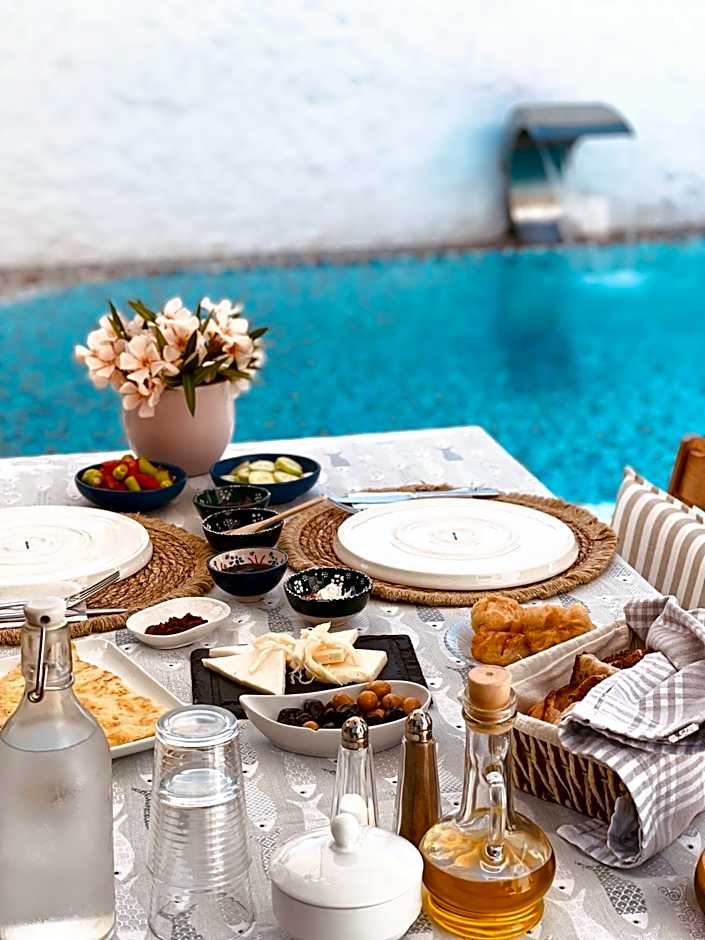 Mina Otel by Adda Alaçatı