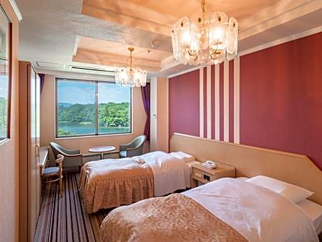 Twin Room with Lake View - Non-Smoking in Crystal