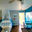 Searenity, Waterside studio in the heart of Treasure Island, walk to beach