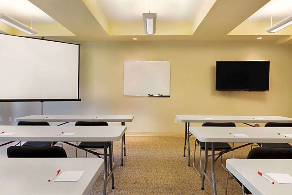 Ramada by Wyndham Nanaimo