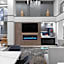 La Quinta Inn & Suites by Wyndham Houston Bush Iah South