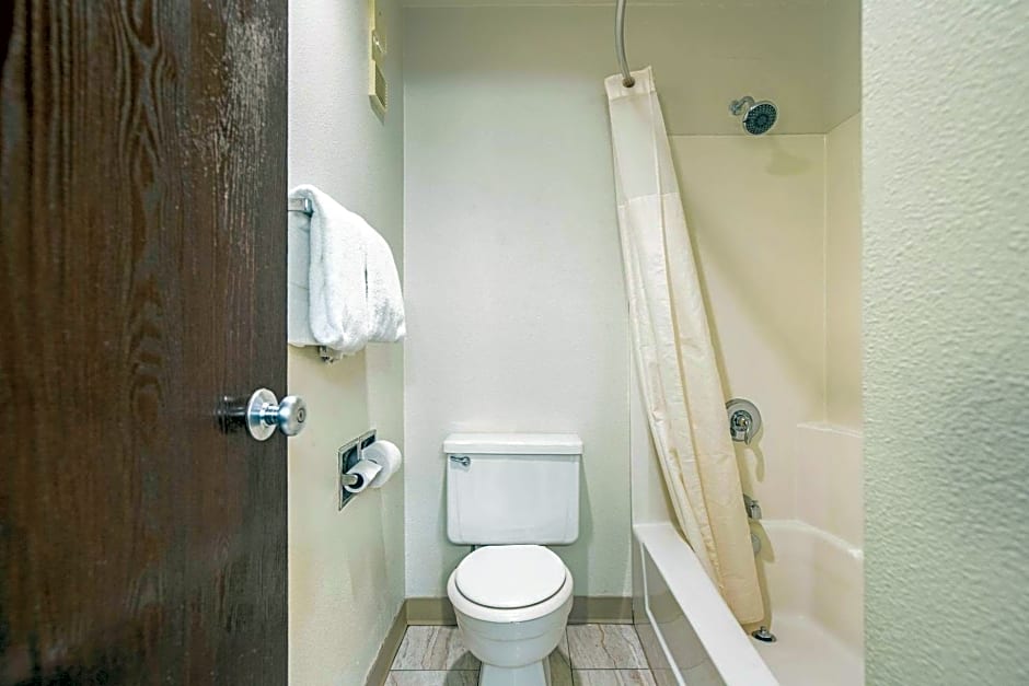 Quality Inn & Suites Milwaukee