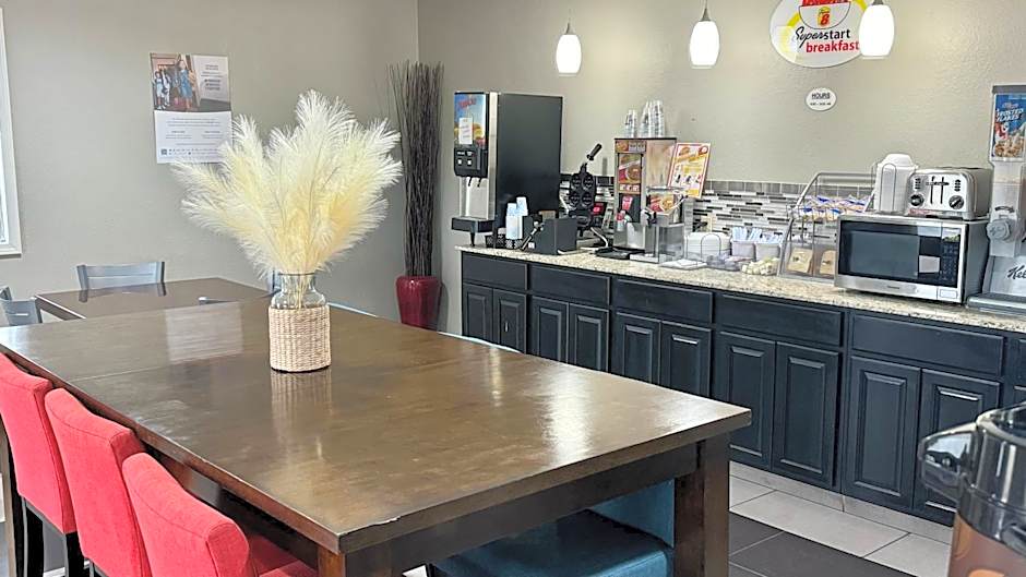 Super 8 by Wyndham Henryetta