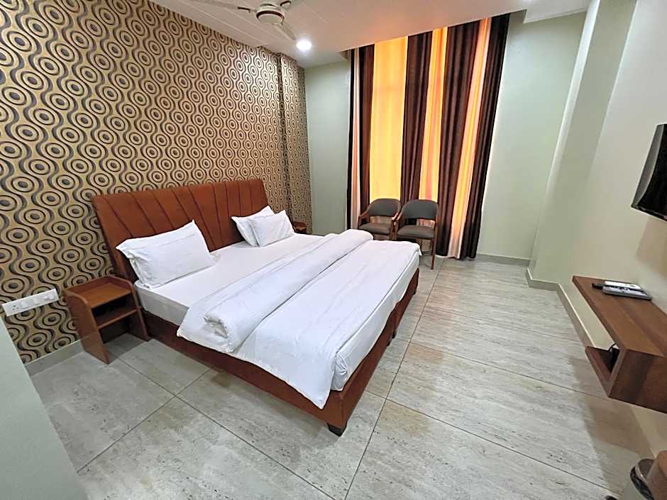 Photo 1 of 6 of Double Room