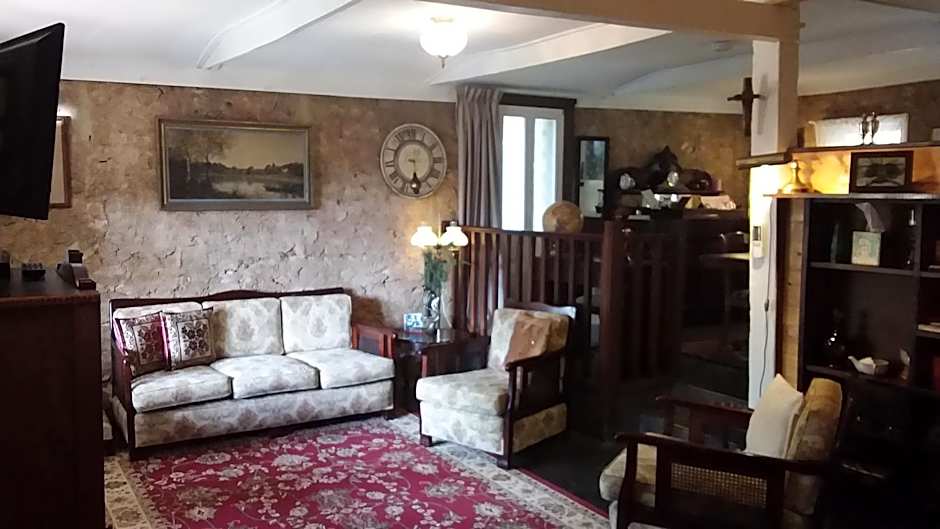 A La Folly The Retreat