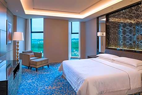 Club Suite Room, Club level, 1 Bedroom Larger Suite, 1 King