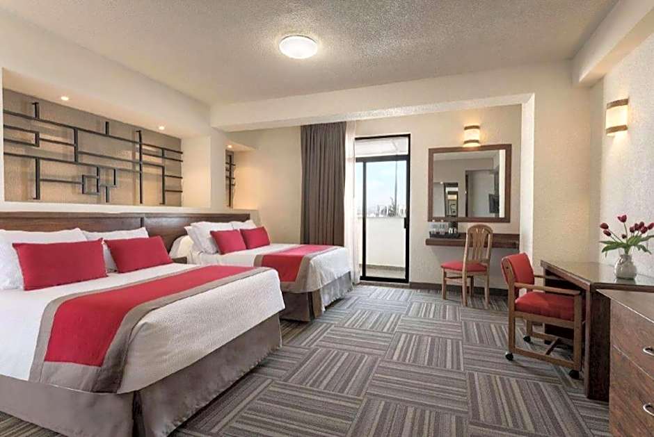 Ramada Plaza by Wyndham Leon