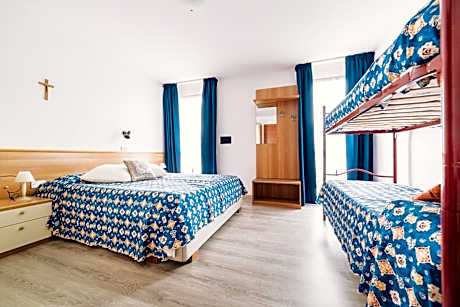 Quadruple Room with Terrace