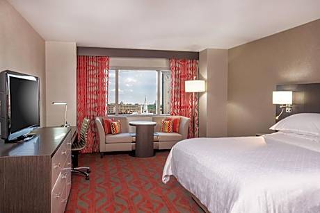 Guest room, 1 King, Corner room, High floor