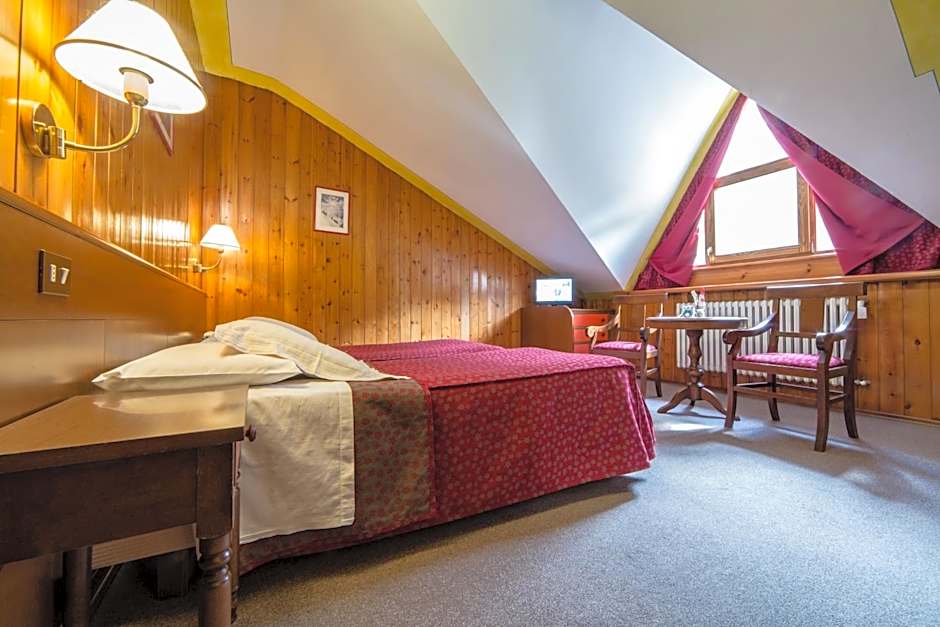 Photo 1 of 16 of Triple Room