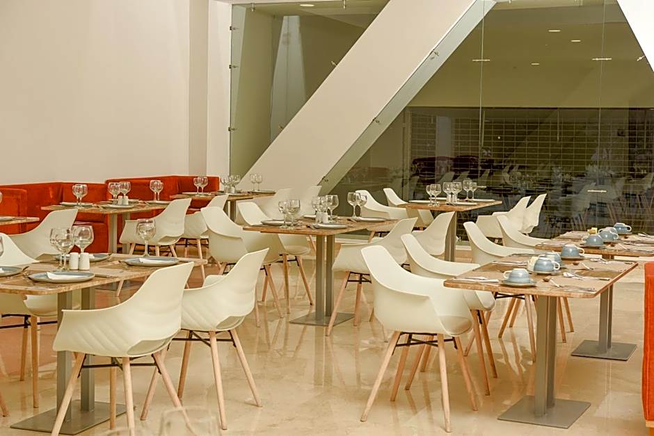 Hotel Dorado Plaza Alto Prado